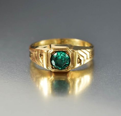 Art Deco 12K Gold Fill Emerald Paste Uncas Ring Stone Ring Design Gold Men, Antique Mens Rings, Stone Ring Design, Cool Rings For Men, Deco Rings, Hand Candy, Art Deco Sapphire Ring, Antique Jewellery Online, Vintage Jewelry Antique