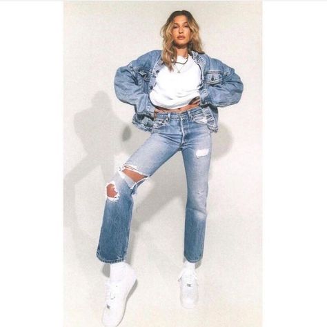 Justin Bieber on Instagram Hailey Bieber Street Style, Denim Photoshoot, Denim Editorial, Fashion Model Poses, Looks Street Style, Old Jeans, Hailey Baldwin, Studio Shoot, Sustainable Brand