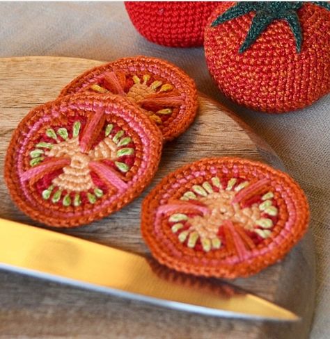 Realistic Play Food, Hantverk Diy, Penanda Buku, Crochet Fruit, Food Patterns, Christmas Crafting, Crochet Food, Fun Crochet Projects, Play Food