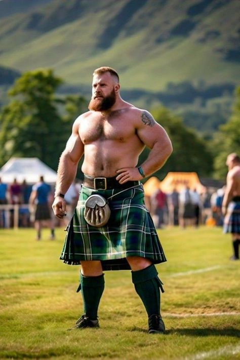 Scottish Men In Kilts, Scottish Kilts Men, Scotish Men, Highlander Men, Hot Scottish Men, Scottish Men, Santa Jokes, Scottish Man, Kilt Outfits