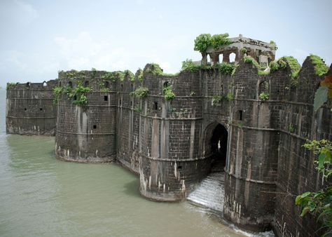 India Travel Places, India Architecture, Chateau Medieval, Amazing India, Beautiful Castles, Once In A Lifetime, India Travel, Abandoned Places, The Locals