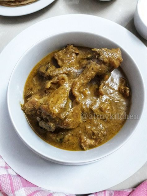 Pepper Chicken Gravy / Pepper Chicken Kozhumbu / Milagu Chicken Curry – At My Kitchen Banana Pepper Chicken, Black Pepper Chicken, Dried Chillies, Veg Dishes, Pepper Chicken, Chicken Gravy, Stuffed Banana Peppers, Chicken Stuffed Peppers, Chicken Curry