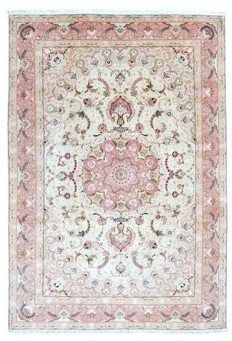 Desi Design, Textured Carpet, Hallway Carpet Runners, Stone Counters, Carpet Texture, Buying Carpet, Rug Designs, Beige Carpet, Wall Carpet