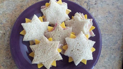 Star Shaped Sandwiches, Star Shaped Food, Star Sandwiches, 1st Birthday Foods, Sandwich Shapes, Creative Sandwich, Star Shaped Cookies, Cookie Sandwich, Food Shapes