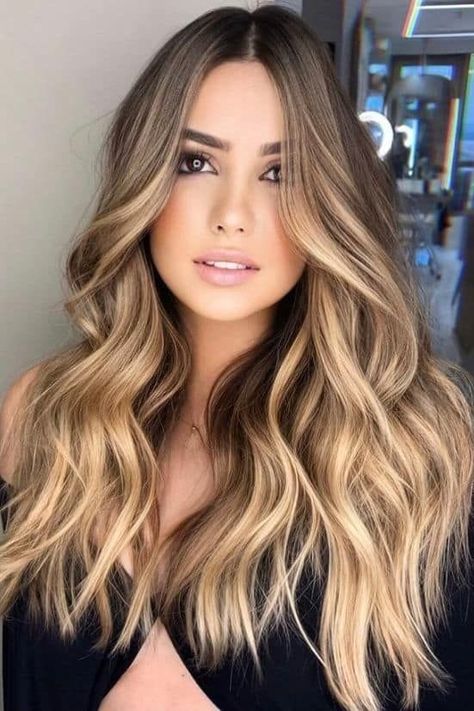 Cómo hacer mechas balayage Caramel Blonde Hair, Perfect Blonde Hair, Dark Blonde Hair Color, Dyed Blonde Hair, Dark Roots Blonde Hair, Gorgeous Hair Color, Dirty Blonde Hair, Brown Hair With Blonde Highlights, Honey Blonde Hair