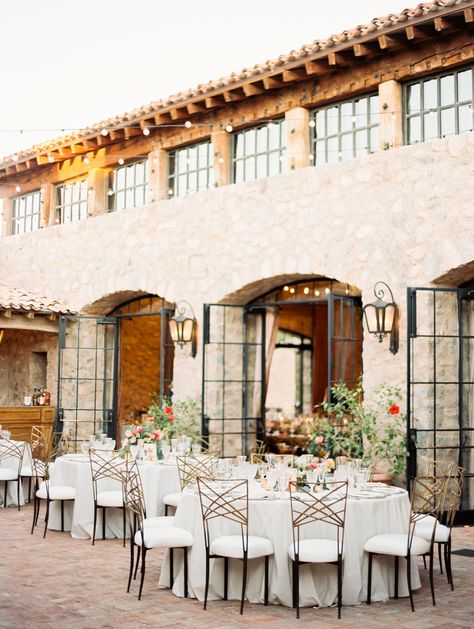 Al fresco wedding in Scottsdale that makes you think you are in Tuscany! Photography: Rachel Solomon - http://rachel-solomon.com/ Wedding Venues Arizona, Scottsdale Wedding Venues, Tuscany Wedding Venue, Tuscan Inspired Wedding, Arizona Wedding Venues, Modern Wedding Flowers, Scottsdale Wedding, Sedona Wedding, Mediterranean Home Decor