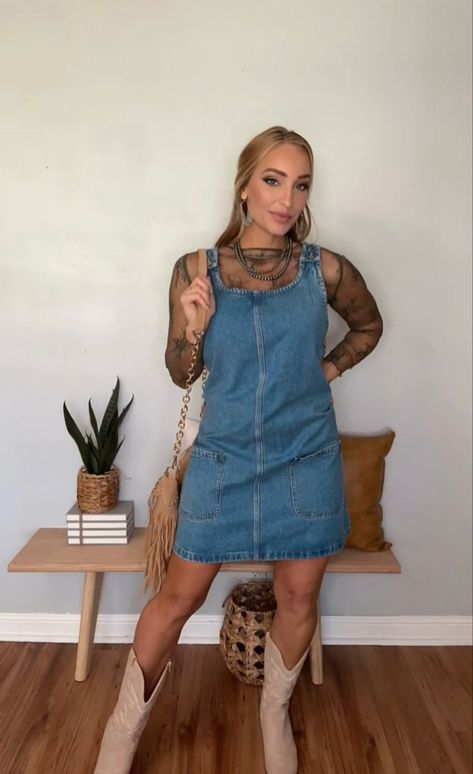 Cowgirl outfit / boho look / western look / denim outfit Denim Overall Dress Outfit Winter, Red Dress And Heels Outfit, Midsize Nashville Outfits Summer, Western Work Outfit, Western Concert Outfit, Boho Western Outfits, Concert Outfit Country, Outfit Country Concert, Look Western