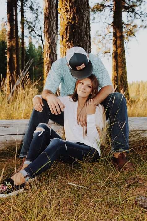 Senior Pictures Couples, Country Couple Tattoos, Bridesmaid Dresses Country, Country Couple Poses, Country Couple Photos, Horse Senior Pictures, Fall Couple Pictures, Couple Senior Pictures, Country Couple Pictures