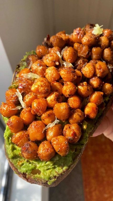 veganbowlsrecipes on Instagram: CRISPY CUMIN CHICKPEA TOAST! 😛 By @blkandvegan - - Vegan 🌱 10 mins 5 bucks💰 - - A TON of people messaged me yesterday loving this toast!… Chickpea Toast, Toasted Chickpeas, Tasty Recipe, Canned Chickpeas, Chickpeas, Vegan Food, Avocado Toast, Vegan Vegetarian, Clean Eating