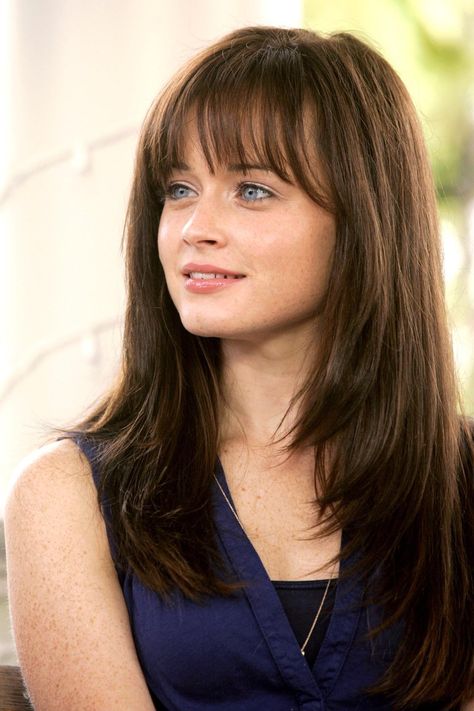 BEST: Rory Gilmore (Alexis Bledel) on Gilmore Girls Gilmore Hairstyles, Rory Gilmore Hairstyles, Rory Gilmore Hair, Pin Straight Hair, Lux Hair, Wavy Bob Hairstyles, Alexis Bledel, Fringe Bangs, Long Hair With Bangs