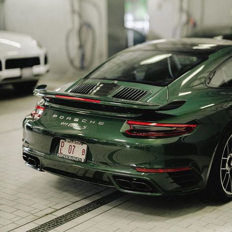 Green Porsche, Dream Cars Range Rovers, Porsche Colors, Car Paint Colors, Honda Crx, Porsche Gt3, Car Aesthetic, Car Paint, Car Mods