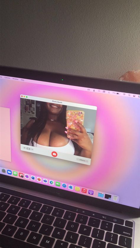 #macbook #selfie #aesthetic Mac Book Photobooth Selfie, Photo Booth Macbook Selfie, Macbook Selfie Aesthetic, Macbook Selfie, Aesthetic Macbook, Selfie Aesthetic, Body Photography, Camera Selfie, Cartoon Profile Pics