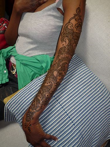 henna-inspired sleeve....ooooo sleeve... this is going to make me want tattoos. lol Henna Arm Tattoo, Birthday Henna, Henna Designs Arm, Henna Tattoo Sleeve, Henna Sleeve, Henna Tattoo Designs Arm, Back Henna, Henna Ink, Cute Henna Tattoos