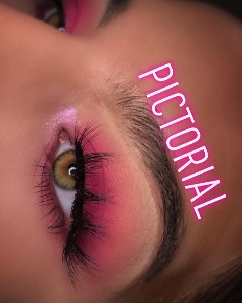 Pink Ombre Eyeshadow, Hot Pink Smokey Eye, Hot Pink Eyeshadow Looks, Hot Pink Eye Makeup, Hot Pink Makeup Looks, Valentine’s Day Make Up Looks, Makeup Looks Prom, Hot Pink Outfit, Pink Smokey Eye