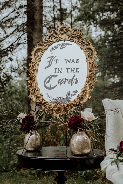 Late Fall Tarot Cards and Halloween Inspired Wedding Ideas #weddinginspiration #weddingsign #itwasinthecards #mirrorweddingsign Kad Perkahwinan, Wiccan Wedding, Gothic Wedding Theme, Witchy Wedding, Spooky Wedding, Witch Wedding, Dark Wedding Theme, Pineapple Punch, Pagan Wedding