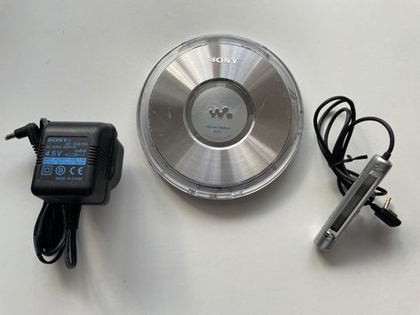 SONY D-NE1 ATRAC 3 PLUS / MP3 CD WALKMAN Portable CD Player - Silver. In VGC Cd Player Aesthetic, Walkman Cd Player, Sony Cd Player, Cd Walkman, Player Aesthetic, Portable Cd Player, Sony Walkman, Gaming Tech, Cd Player