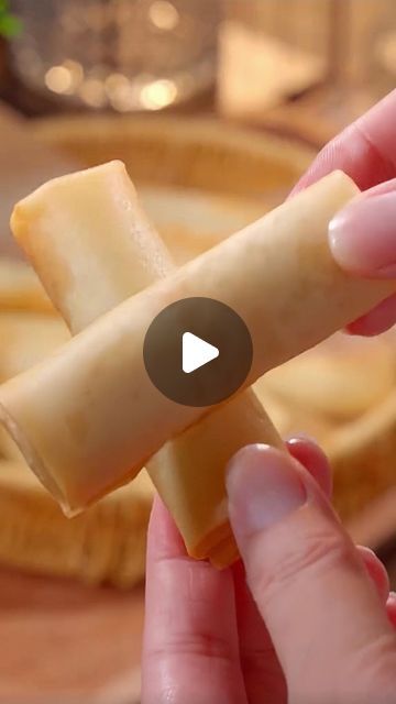 Spring Roll Filling Recipes, Spinach Spring Rolls, Spring Roll Video, Japanese Spring Rolls, How To Make Spring Rolls Wraps, Spring Rolls Wrappers Recipes, Homemade Egg Roll Wrappers, Simple Spring Roll Recipe, How To Make Spring Rolls