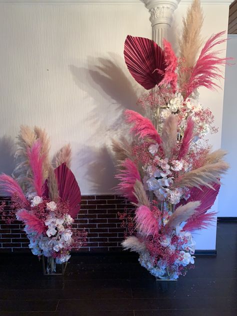 Pink Feather Centerpieces, Pink Pampas Grass Decor, Pink Graduation Party, Homecoming Decorations, Bridesmaid Proposal Diy, Pink Pampas Grass, Pink Centerpieces, Boho Wedding Theme, Blooming Bouquet