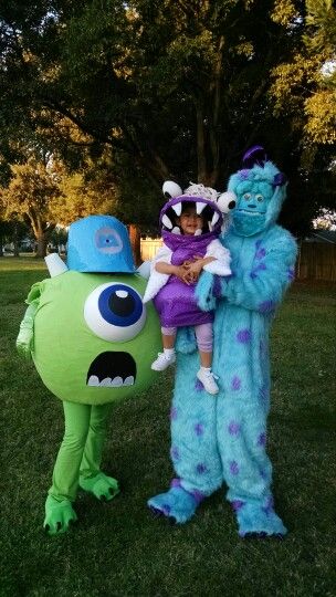 Monsters Inc Costumes: Sully, Mike Wazowski, and Boo (family/group). Monster Inc Characters, Sully Costume Diy, Monsters Inc Family Costume, Mike And Sully Costume, Sully And Boo Costume, Homeade Halloween Costumes, Mike Wazowski Costume, Monsters Inc Costume, Buu Monster Inc