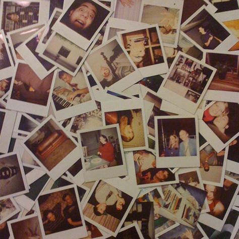 polaroids Polaroid Pictures, Polaroid Photos, Christmas Cactus, Foto Vintage, Six Feet Under, Life Is Strange, Jolie Photo, Sakura Haruno, Vintage Aesthetic