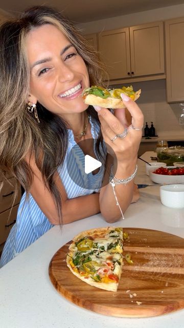 Josepha Thomas on Instagram: "🍳Breakfast For Dinner? YES PLEASE !!!!

👩‍🍳 Just Call Me Chef Josepha haha

-Eggs
-Flour Tortilla
-Feta Cheese
-Tomatoes
-Spinash
-Mozarella Cheese
-Salt & Pepper
-Jalapeños 

350 Degrees for 20- 25 minutes

Yumminess 😋

.
.
.
#breakfast #easybreakfast #recepies" Tortilla Breakfast, Home Made Puff Pastry, Breakfast Egg Bake, Tortilla Bake, Ww Breakfast, Fast Easy Dinner, Spinach Bake, Recipes With Flour Tortillas, Strong Knots