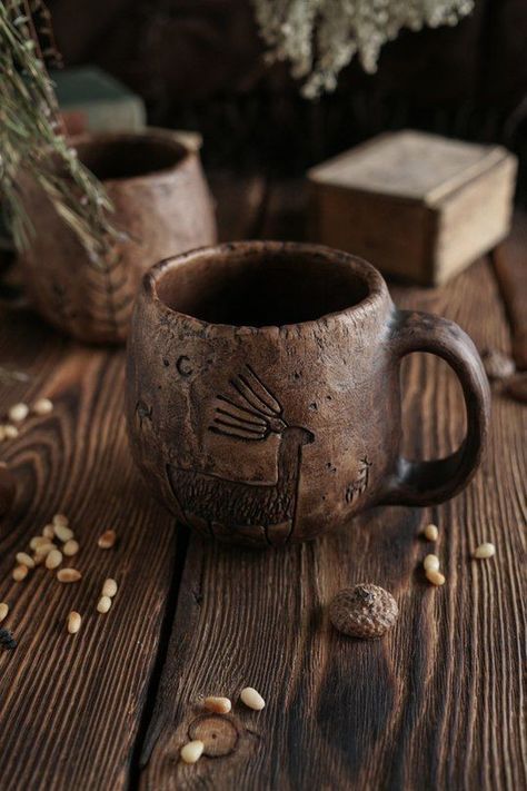 Earthenware Pottery, Clay Mugs, Pottery Crafts, Diy Pottery, Ceramics Pottery Art, Ceramics Ideas Pottery, Ceramic Design, Clay Ceramics, Pottery Mugs