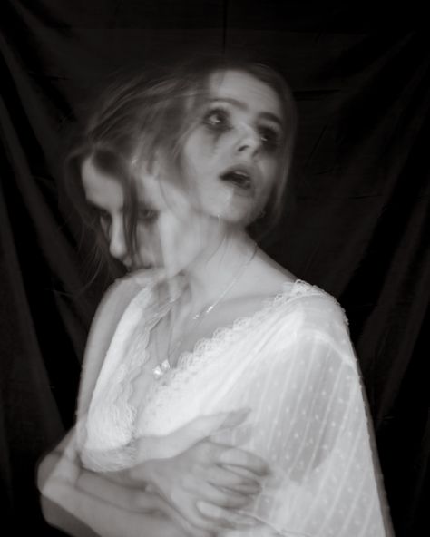 Scream Reference Photo, Screaming Woman Aesthetic, Screaming Aesthetics Dark, Girl Screaming Aethstetic, Female Rage Screaming, Female Rage Photoshoot, Screaming Photoshoot, Anger Aesthetics Photo, Girl Screaming Reference