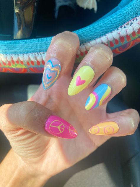 Peace Sign Nail Art, Abstract Spring Nails, Nails Peace Sign, Fun Spring Nails 2024, Funky Acrylic Nails, Peace Sign Nails, Colorful Summer Nails, Peace Nails, Summertime Nails