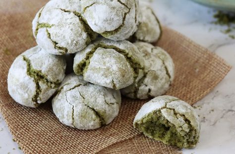 Italian Pistachio Cookies Recipe, Amaretti Cookie Recipe, Pistachio Dessert, Amaretti Cookies, Italian Cookie Recipes, Pistachio Cookies, Baking Tutorial, Italian Cookies, Sweet Cookies