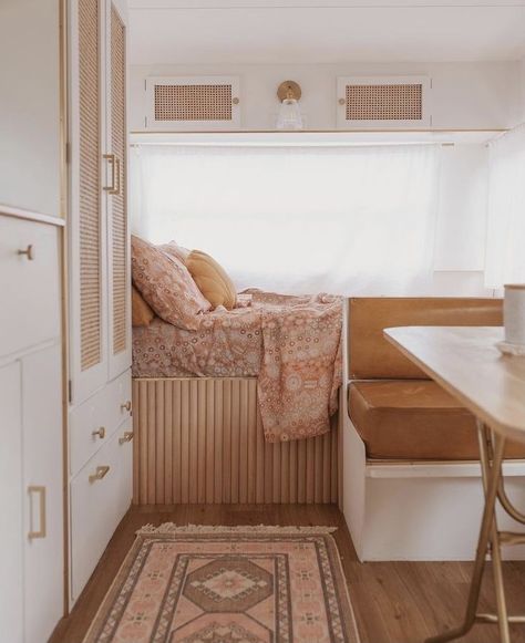 Tiny Camper Kitchen, Caravan Makeover Diy, Boho Caravan Interior, Caravan Interior Ideas, Retro Camper Interior, Caravan Renovation Diy, Caravan Interior Makeover, Vintage Caravan Interiors, Diy Caravan