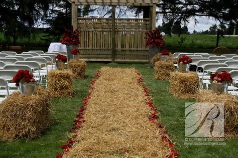 farm wedding Haybale Wedding, Wedding Simple, Camo Wedding, Farm Weddings, Wedding Event Design, Hay Bales, Aisle Runner, Cute Wedding Ideas, Western Wedding