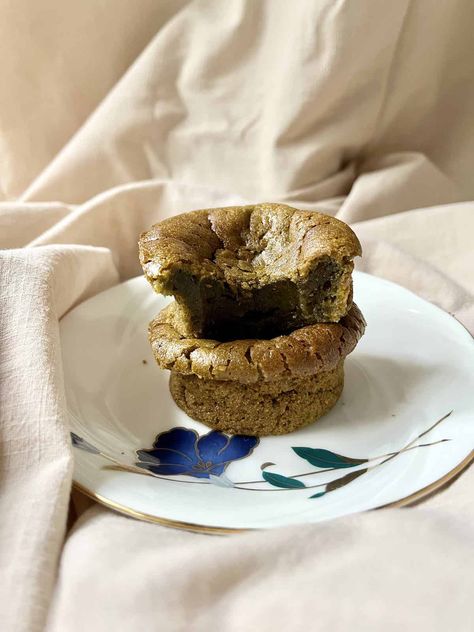 Vegan Mochi Muffins (Hojicha) - Greedy Girl Gourmet Vegan Mochi Cake, Glutinous Rice Flour Recipes, Mochi Muffin Recipe, Mochi Muffin, Vegan Mochi, Mochi Muffins, Rice Flour Recipes, Asian Dessert Recipes, New Year's Desserts