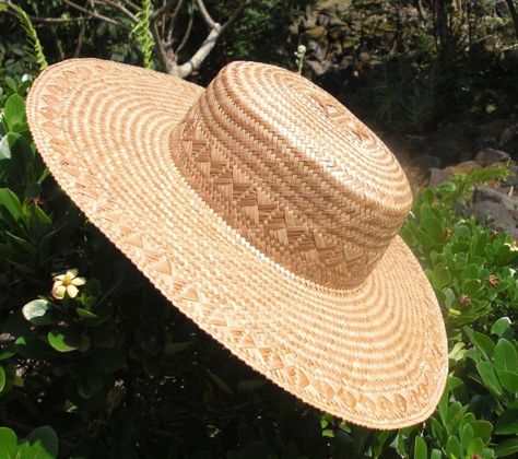 wide brim anoni kaimana lauhala hat Hawaiian Hats, Hawaiian Crafts, Kinds Of Hats, Kona Hawaii, Island Fashion, Stocking Pattern, Island Style, Hawaiian Style, Ready Made