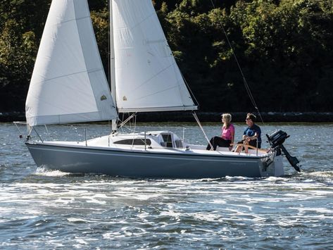 Trailerable Sailboat Reviews: Small Boats, Big Adventures | Cruising World Catalina 22, Sailboat Yacht, Boat Safety, Sailing Vessel, Sail Boats, Royal Marines, Small Boats, Recreational Vehicle, Big Adventure