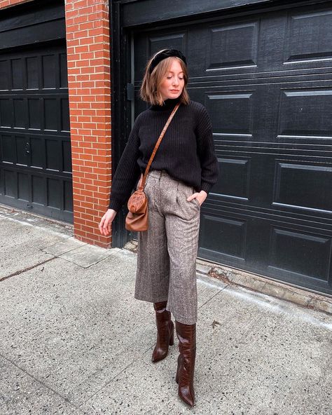 Kelsey Stiegman on Instagram: “Hack for too short pants: two tall boots.” Tall Boots Outfit Fall, Boots With Pants, Boots Outfit Fall, Tall Boots Outfit, Short Pants Outfit, Fall Boots Outfit, Girl Lifestyle, Autumn Outfits, Outfit Fall