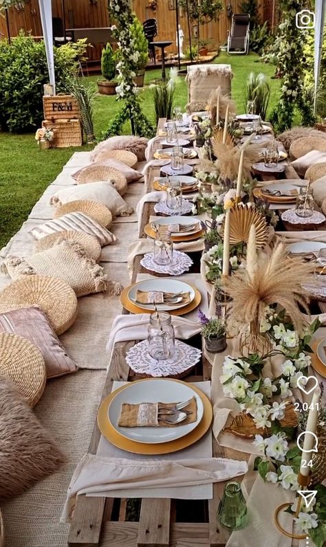 Fancy Picnic Birthday Party, Picnic Business, Picnic Party Decorations, Event Planers, Boho Garden Party, Backyard Dinner Party, Cake Table Birthday, Picnic Dinner, Deco Champetre