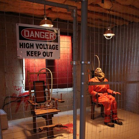 Build Your own Electric Chair Insane Asylum Halloween, Haunted Hospital, Haunted Asylums, Asylum Halloween, Haunted House Diy, Electric Chair, Pumpkin Carving Party, Fairy Halloween Costumes, Halloween Props Diy