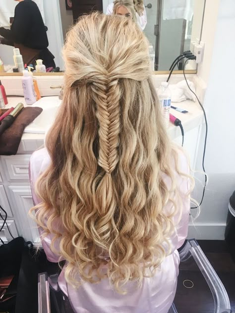 Fish Tail Braid Updo Wedding, Hair Down With Fishtail Braid, Homecoming Hairstyles Fishtail Braid, Fish Tail Prom Hairstyles, Fish Braid Hairstyles Wedding, Prom Hairstyles French Braid, Fishtail Braid Hairstyles Prom, Half Up Half Down Hair Fishtail Braid, Fishtail Braid For Prom