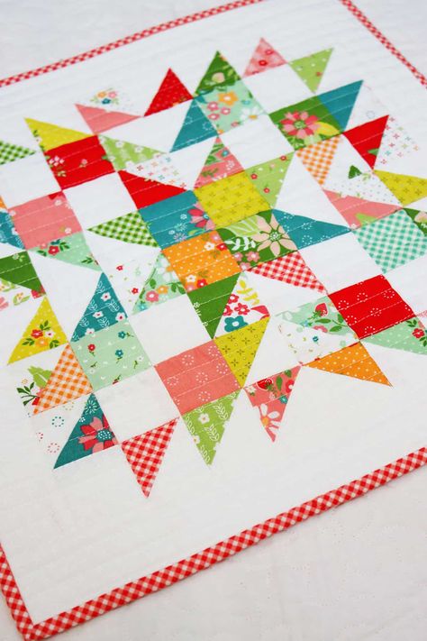 Mini Patchwork, A Quilting Life, Charm Pack Quilt, Cake Quilt, Layer Cake Quilts, Straight Line Quilting, Primitive Gatherings, Summer Quilts, Tree Quilt