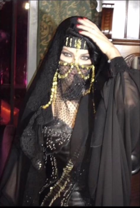 Haifa Wehbe, Arabian Women, Arab Culture, Arab Beauty, Mode Abaya, Haifa, Arab Fashion, Arab Women, Belly Dancers