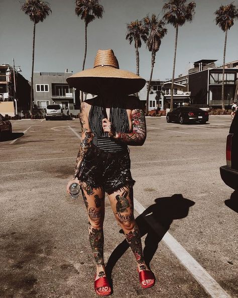 Bailey Sarian, Edgy Fits, Tattooed Woman, 70s Inspired Fashion, Goth Beauty, April 7, Influencers Fashion, Kinds Of Clothes, Outfit Combinations