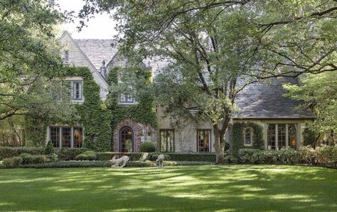 Dream home 1920s Architecture, Brick House Exterior, Arsitektur Art Deco, English Architecture, English Manor Houses, Brick Exterior House, English Manor, Tudor House, English House