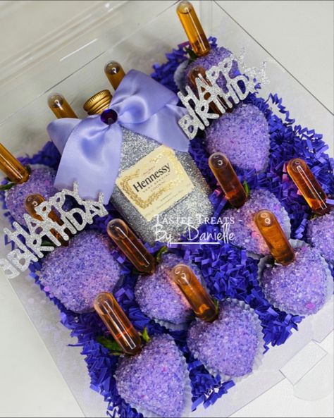 21st Bday Chocolate Covered Strawberries, Strawberry Box Ideas, Alcohol Bottle Decorations, Strawberry Box, Chocolate Covered Strawberry Recipe, Chocolate Covered Strawberries Bouquet, Strawberry Gifts, Chocolate Covered Fruit, Birthday Goals