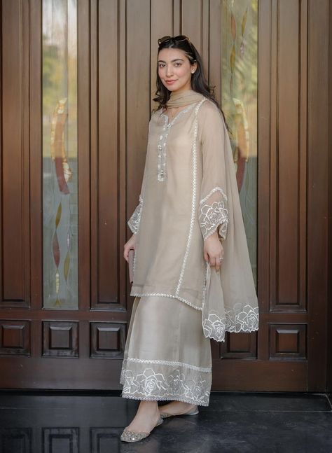 Pakistani Dresses Casual Stylish 2024, Punjabi Salwar Kameez, Suit Pakistani, Punjabi Salwar, Indian Salwar, Pakistani Salwar, Pakistani Fashion Casual, Casual Indian Fashion, Pakistani Fancy Dresses