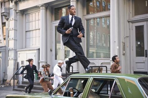 Black Movie Scenes, Men In Black Will Smith, Will Smith Men In Black, Men In Black Movie, Mike Colter, Watch Funny Videos, Inside Man, The Fifth Element, Josh Brolin