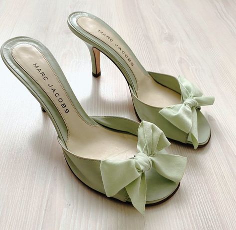 Sade🌹 on Twitter: "Shoes of the day: pastel green mules by Marc Jacobs 🥝 https://t.co/POb5FUjrvm" / Twitter Raining Sound, Green Mules, Study Together, Study With Me, Pretty Heels, Heels Aesthetic, Classy Shoes, Green Heels, Vintage Heels