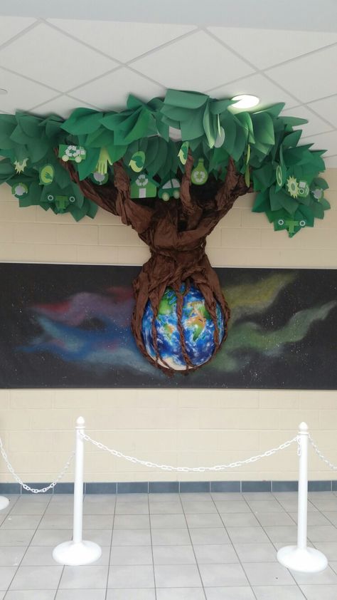 Earth Day Decoration In School, Beautification Projects Community, Earth Classroom Decor, Bullition Board Decoration, Earth Decorations, Earth Day Display, Earth Day Bulletin Board Ideas, Ecology Aesthetic, Kids Bulletin Boards