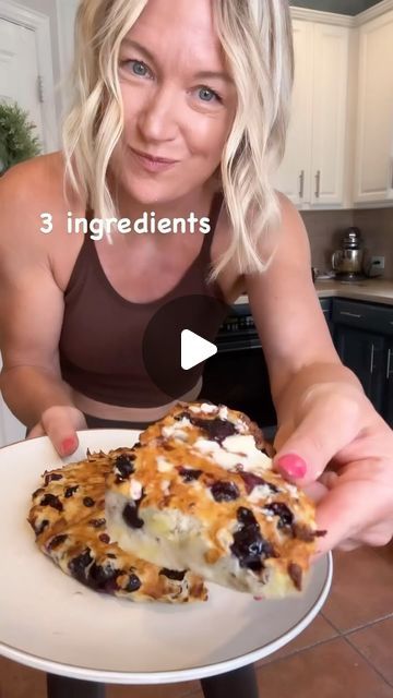 The calorie deficit queen - Kacy Allensworth on Instagram: "Place the word “recipe” below and I will send it straight to your DM.   This is an easy weekend breakfast addition or amazing afternoon snack that won’t break the calorie bank!   #Caloriedeficit #lowcalorie #lowcalorierecipes #lowcaloriemeals #lowcaloriesnacks #weightloss #weightlosscoach #thecaloriedeficitqueen #fit #healthy #4mfit #lowcal #bodycomp #bodycomposition #fit #blueberries" Healthy Breakfast Low Calorie, Calorie Deficit Breakfast, Calorie Deficit Meals, Calorie Deficit Snacks, Healthyish Desserts, Easy Weekend Breakfast, Protein Dessert Recipes, Protein Dessert, Low Calorie Breakfast