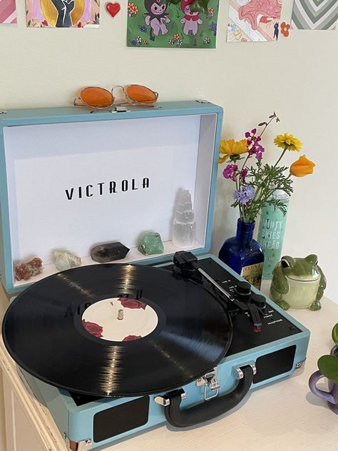 Record Player Victrola, Victrola Record Player Aesthetic, Painted Record Player, Record Player Aesthetic Bedroom, Tech Apartment, Dear 2023, Record Player Decor, Record Player Setup, Blue Record