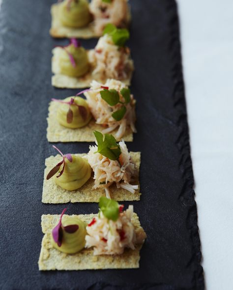 Crab Avocado, Party Canapes, Canapes Recipes, Different Foods, Fancy Appetizers, Catering Ideas Food, Party Food Platters, Food Displays, Catering Food